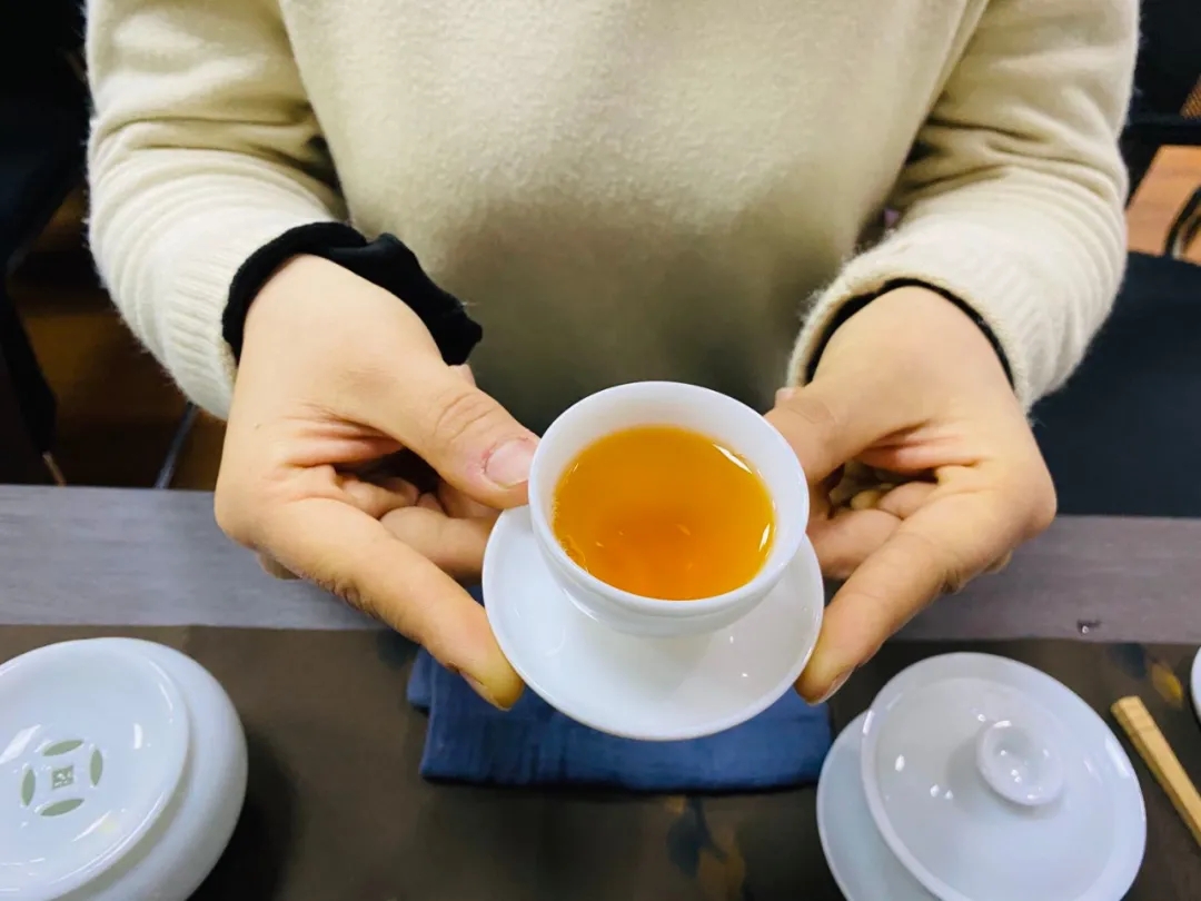 女神節(jié)快樂!三月花盛,品茗人生。